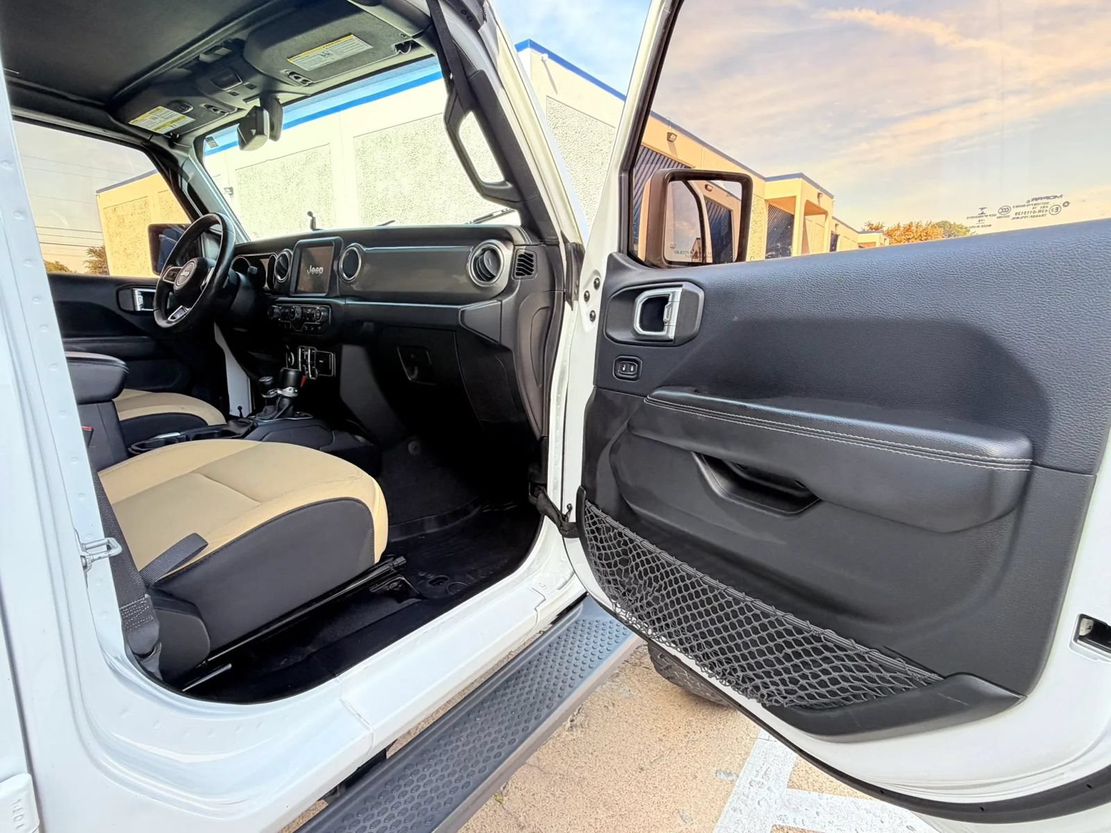 Used 2018 Jeep Wrangler Unlimited Sahara AWD/4WD image 29