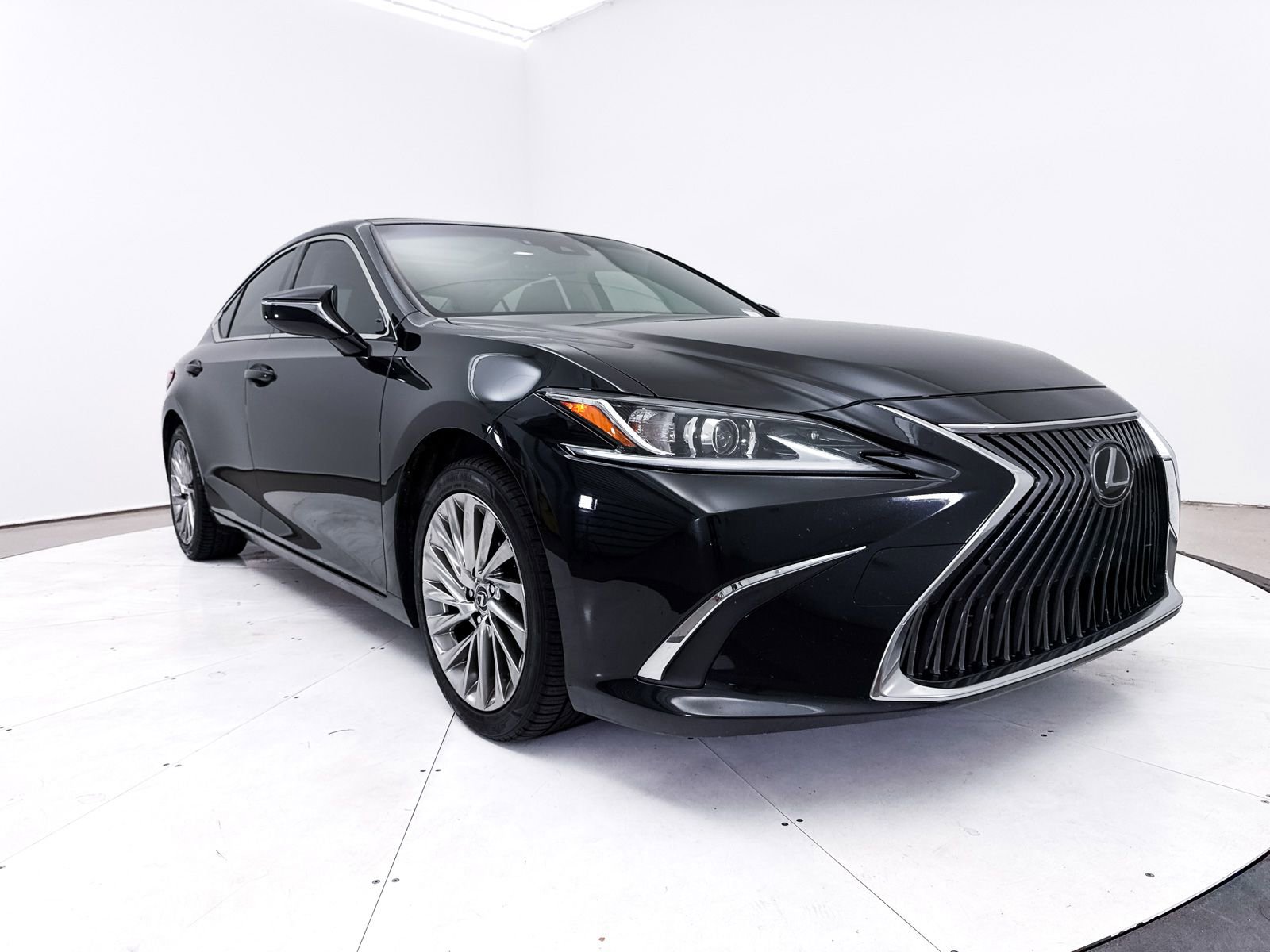 Used 2019 Lexus ES 350 Luxury w/ Accessory Package FWD image 11