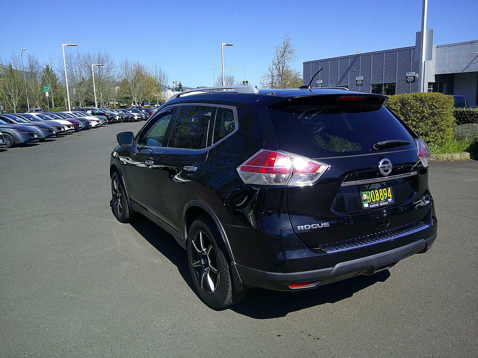Used 2015 Nissan Rogue SL w/ SL Premium Package image 3