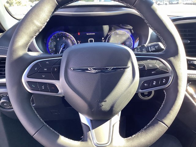 New 2026 Chrysler Pacifica Select image 11