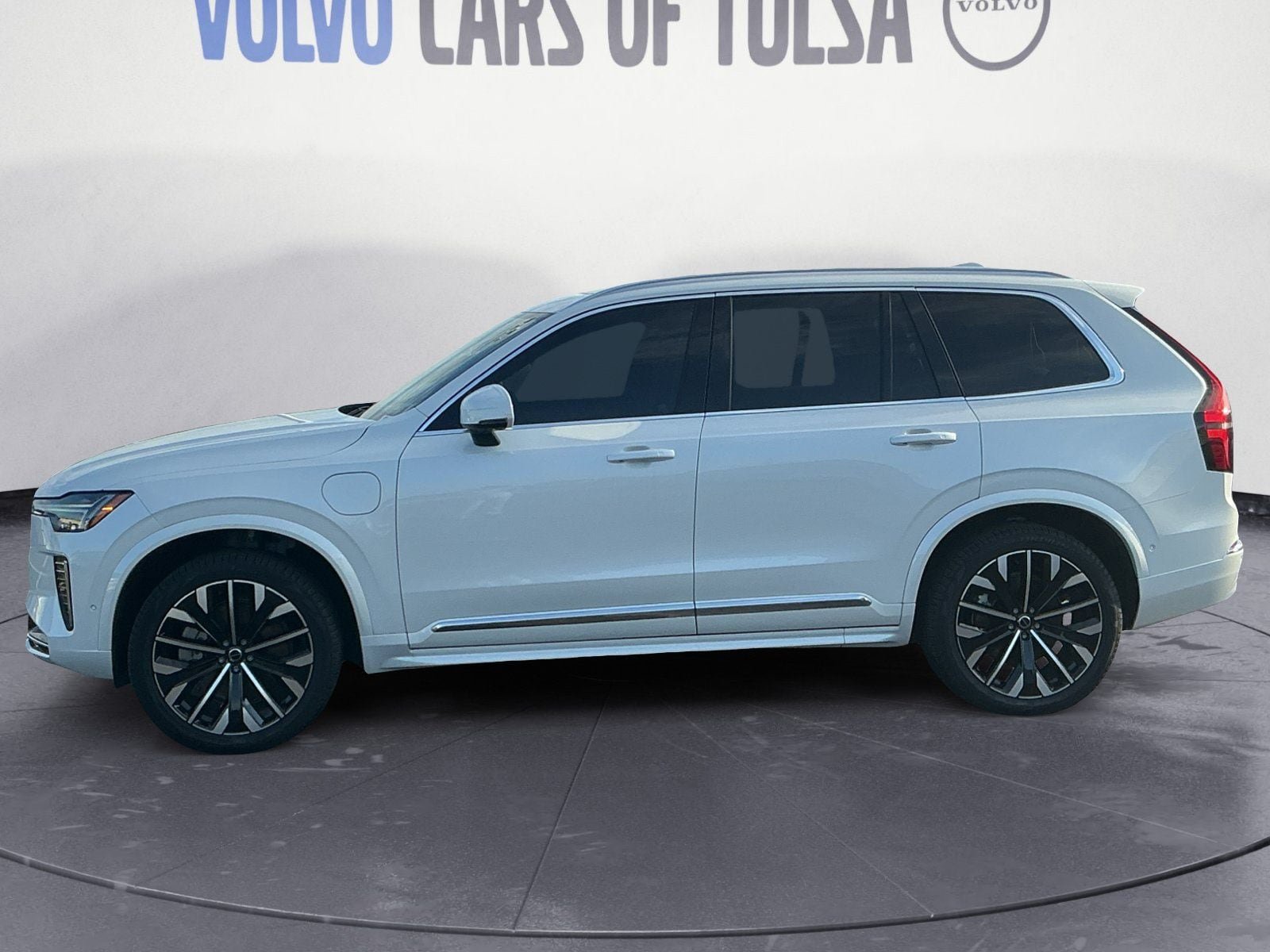 New 2026 Volvo XC90 T8 Plus AWD/4WD image 2