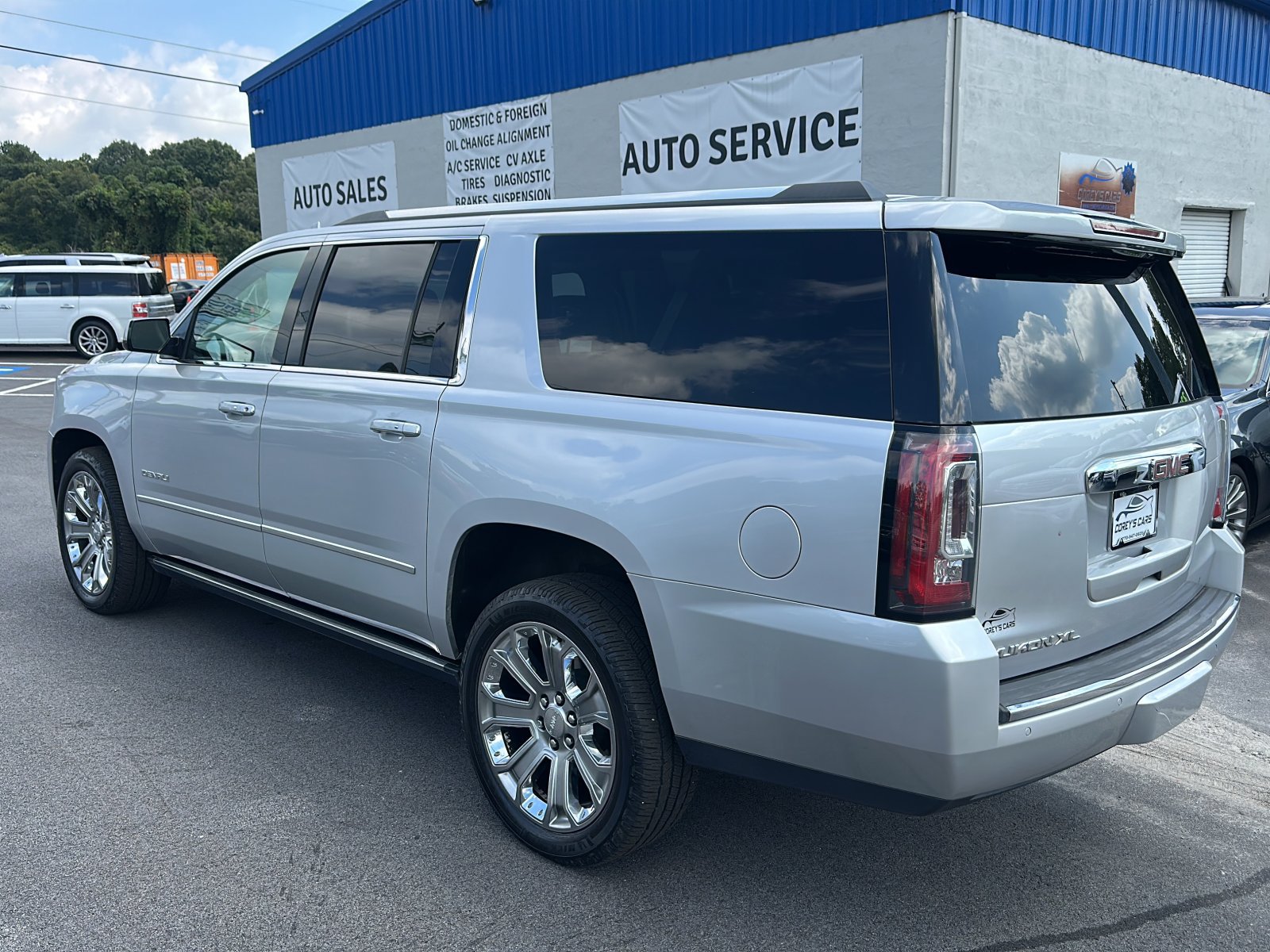 Used 2018 GMC Yukon XL Denali w/ Denali Ultimate Package RWD image 3