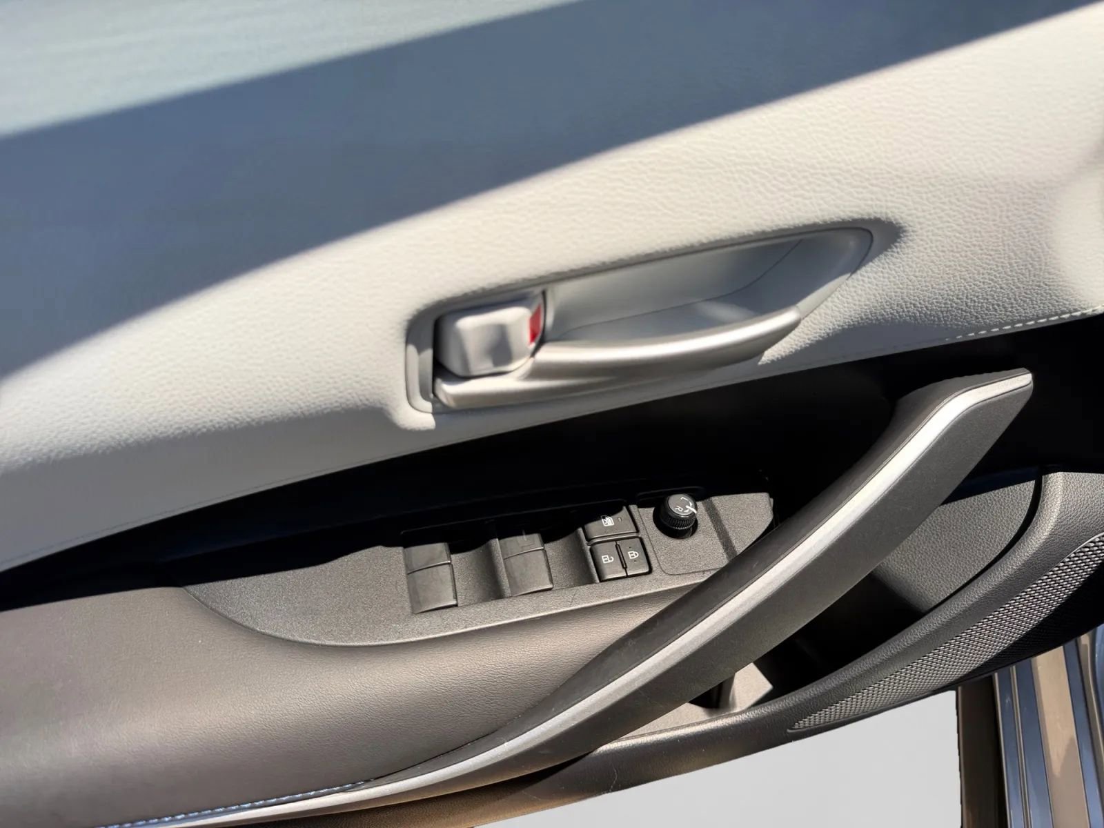 Used 2020 Toyota Corolla SE FWD image 15