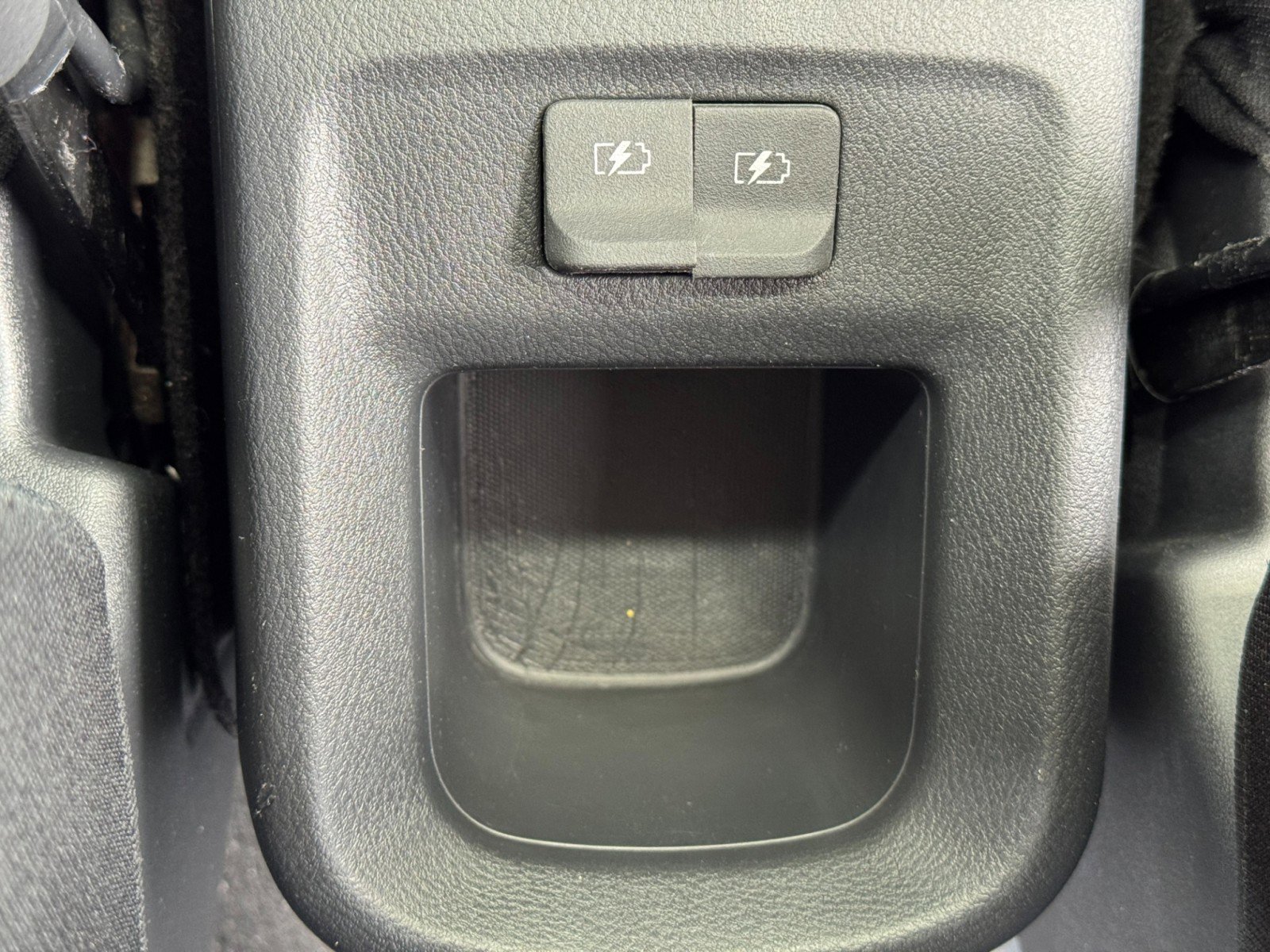 Used 2020 Nissan Kicks SR FWD image 27