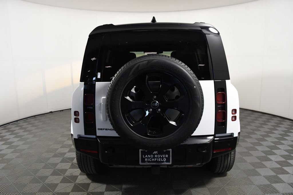 Used 2024 Land Rover Defender 110 X-Dynamic SE image 5