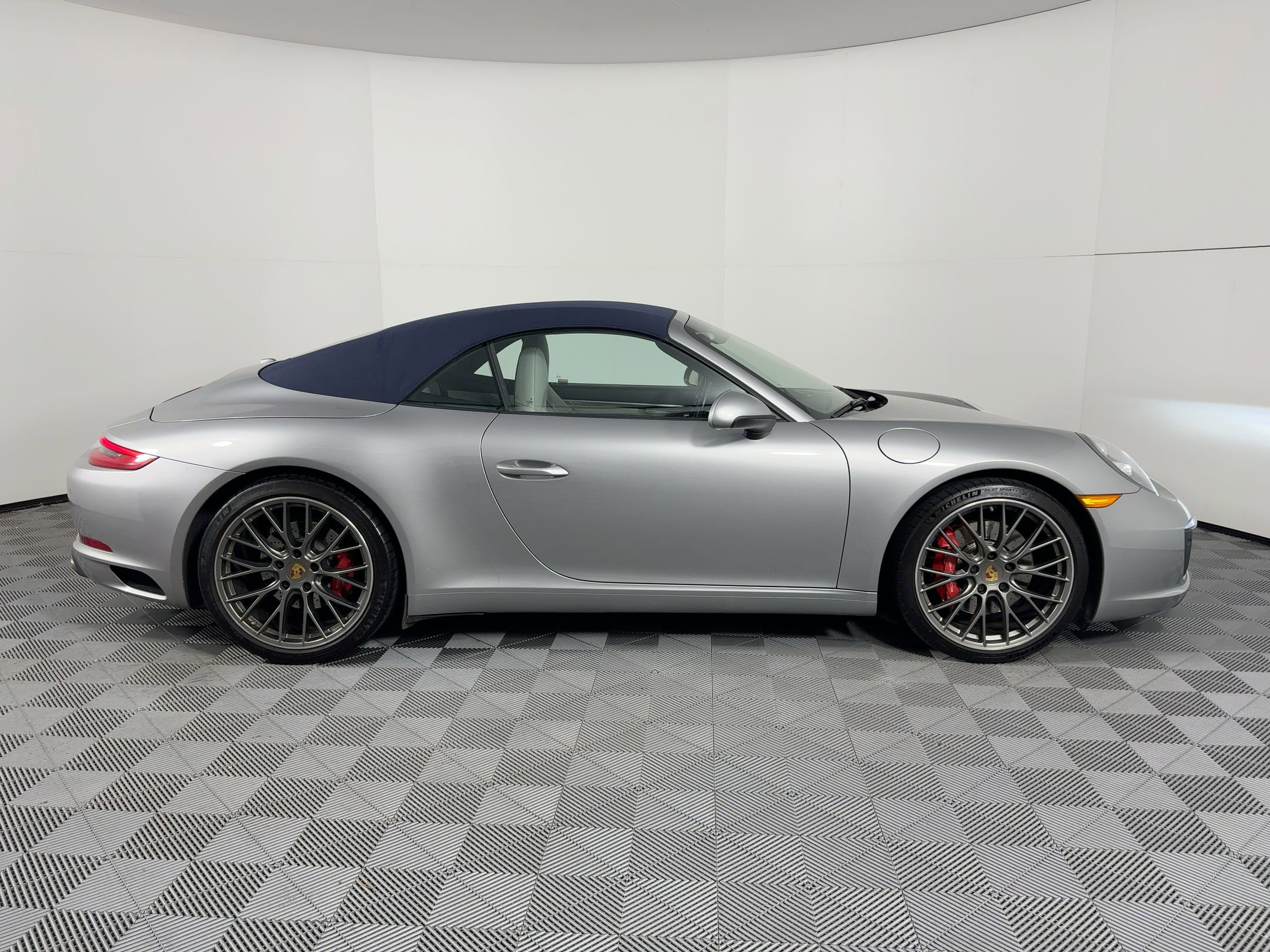Certified 2018 Porsche 911 Carrera S image 33