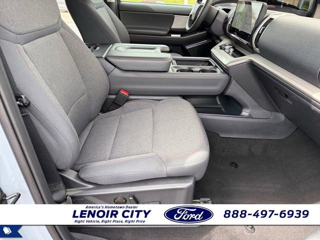 Used 2025 Ford Expedition Active RWD image 11