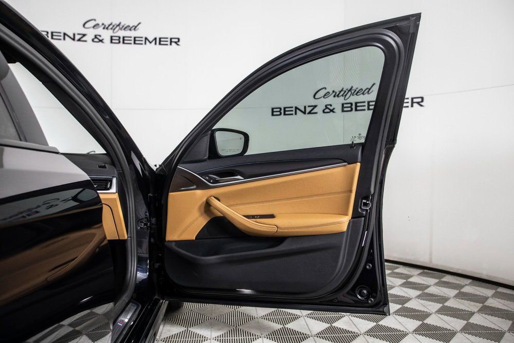 Used 2023 BMW 530e w/ M Sport Package image 18