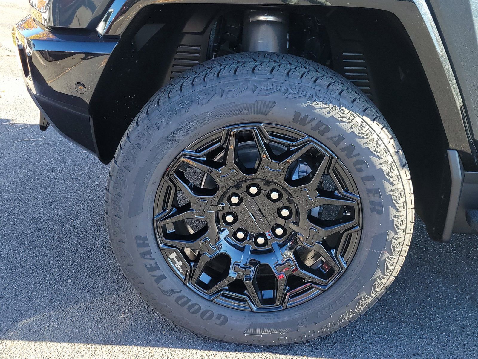 New 2026 GMC Hummer EV SUV w/ LPO, Dark Essentials Package image 13