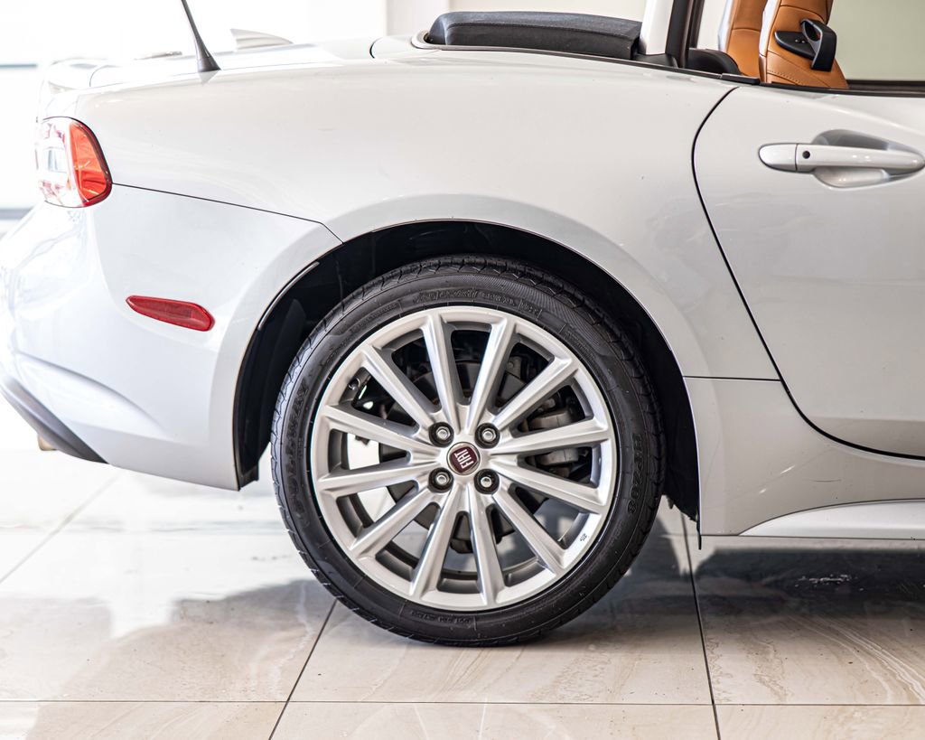 Used 2018 FIAT 124 Spider Lusso w/ Convenience Group RWD image 11
