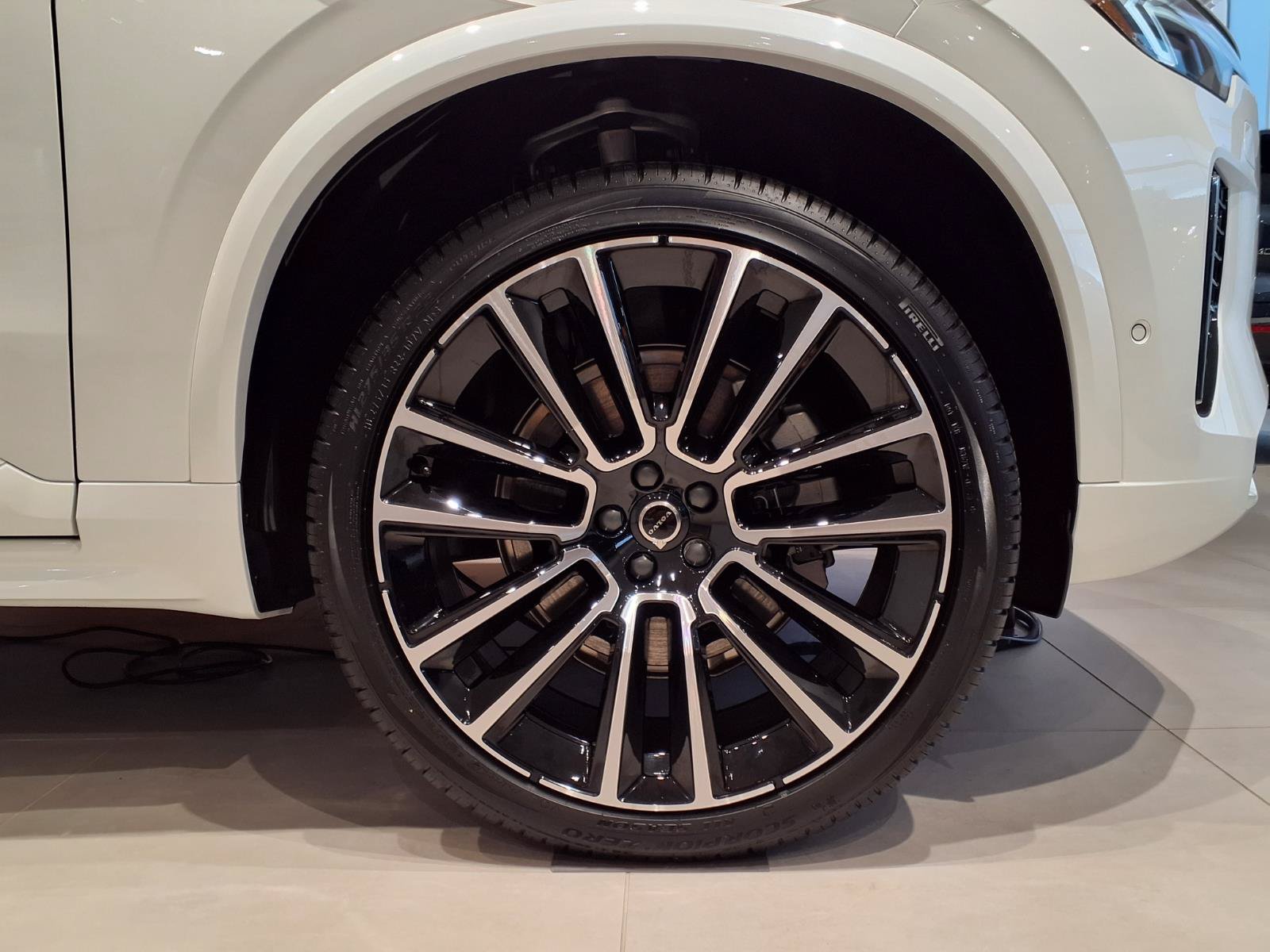 New 2026 Volvo XC90 B6 Plus w/ Protection Package Premier AWD/4WD image 3