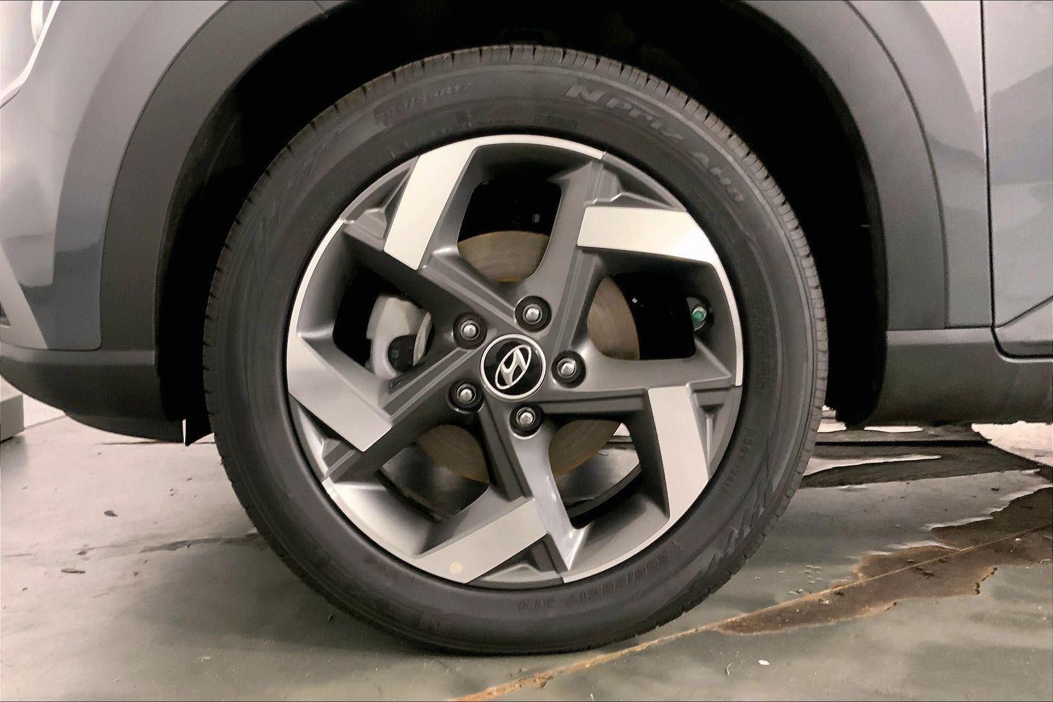 Used 2025 Hyundai Venue SEL FWD image 9