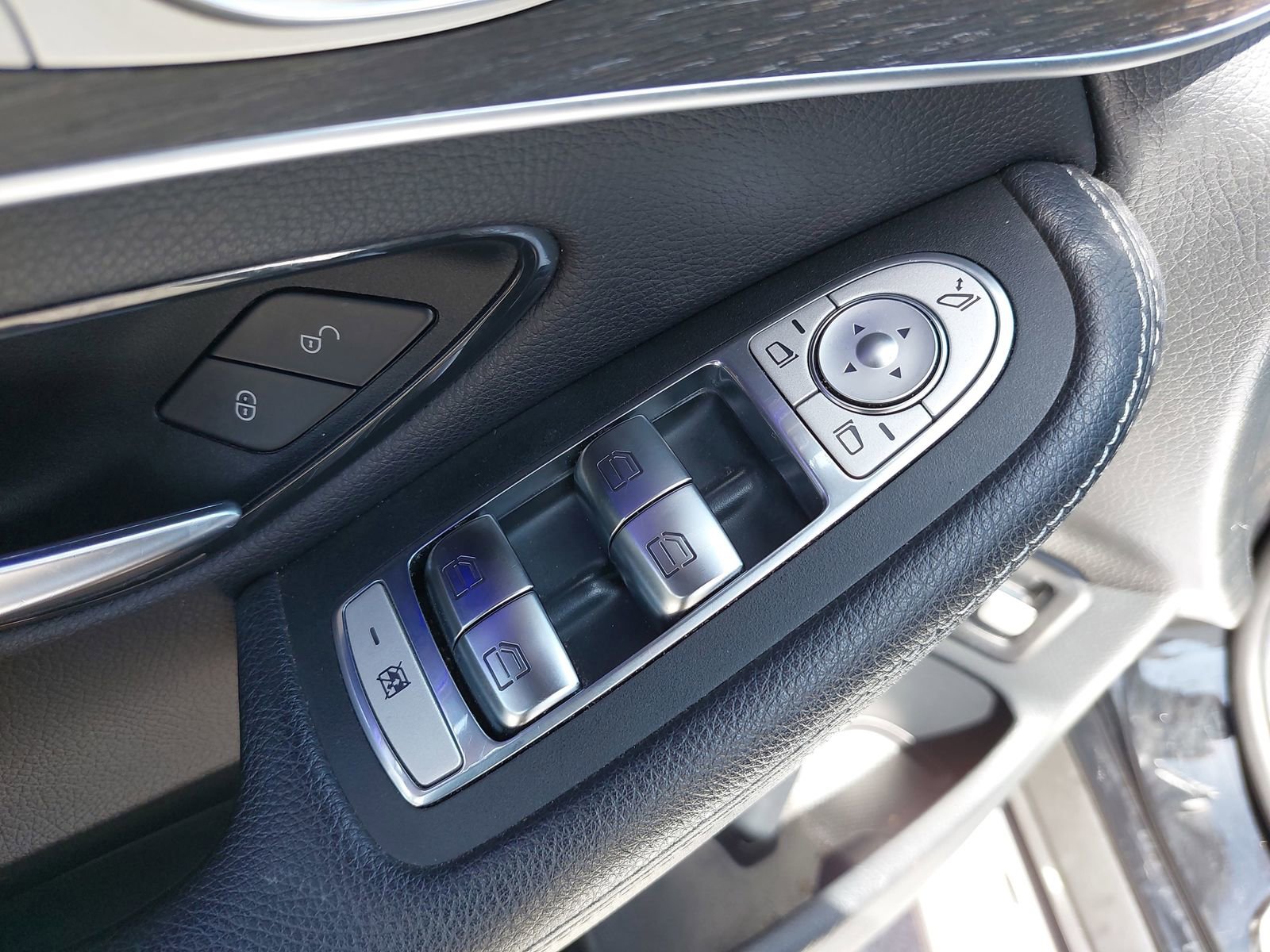 Used 2020 Mercedes-Benz GLC 300 4MATIC Coupe image 27