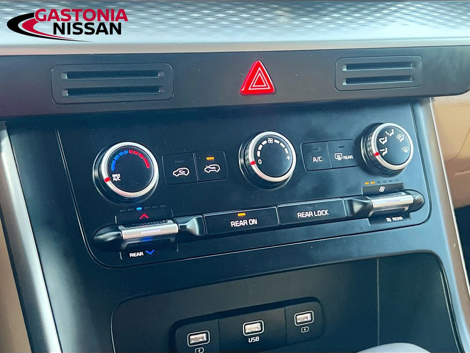 Used 2024 Kia Carnival LX image 19