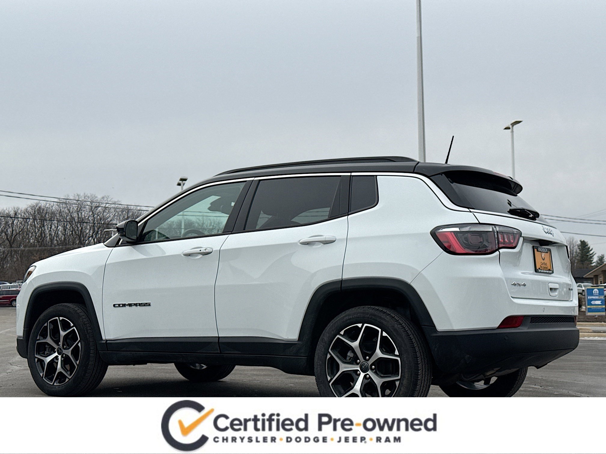 Used 2025 Jeep Compass Limited image 13
