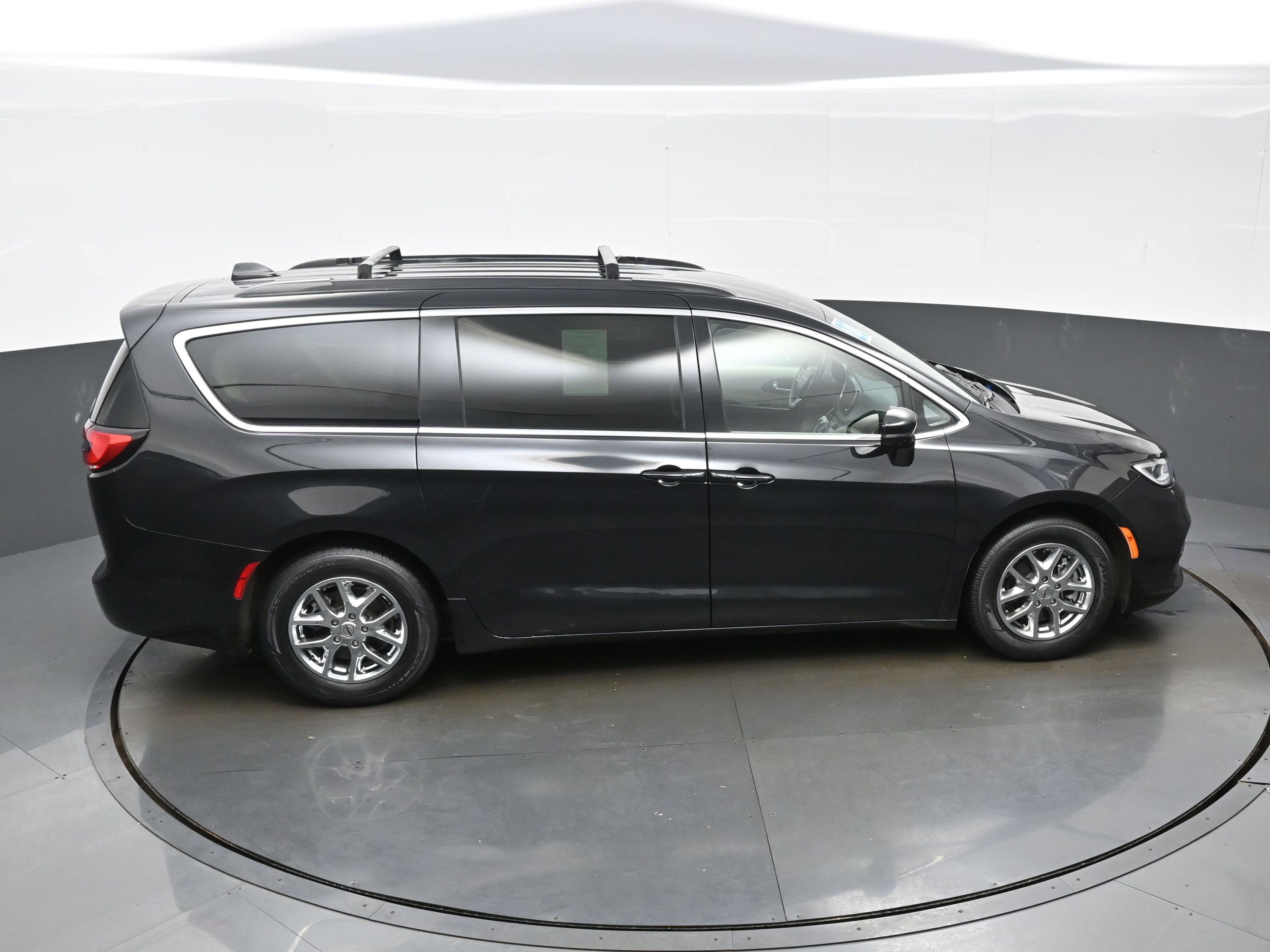 Used 2022 Chrysler Pacifica Touring-L image 38