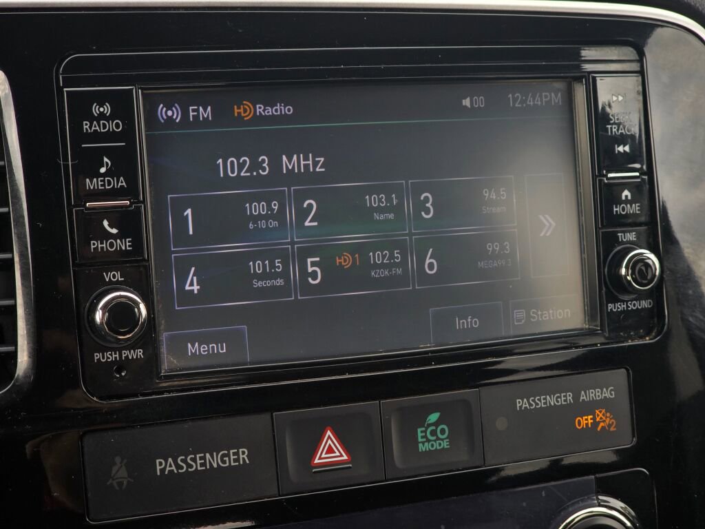 Used 2018 Mitsubishi Outlander ES image 31