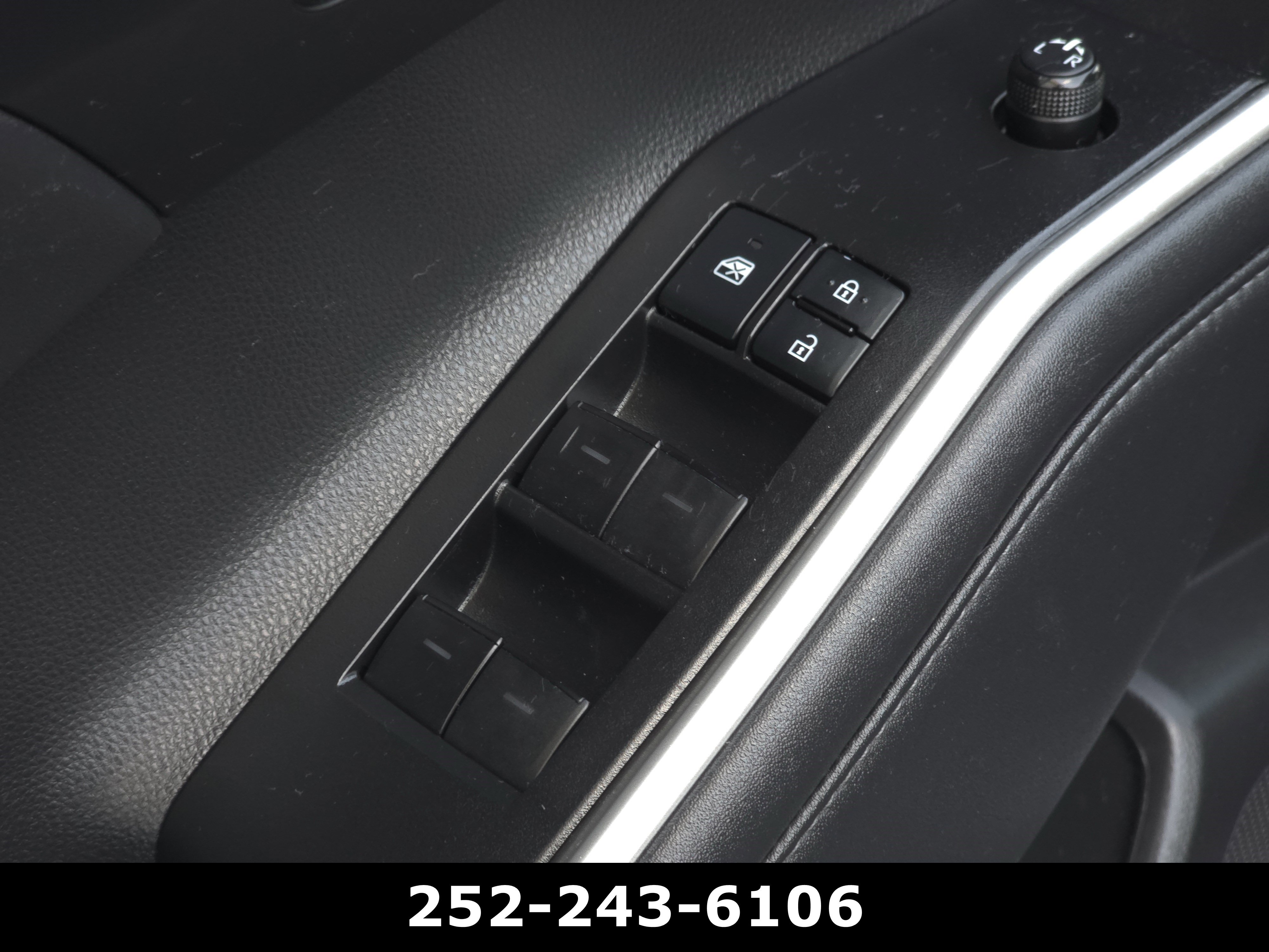 Used 2021 Toyota Highlander XLE image 26