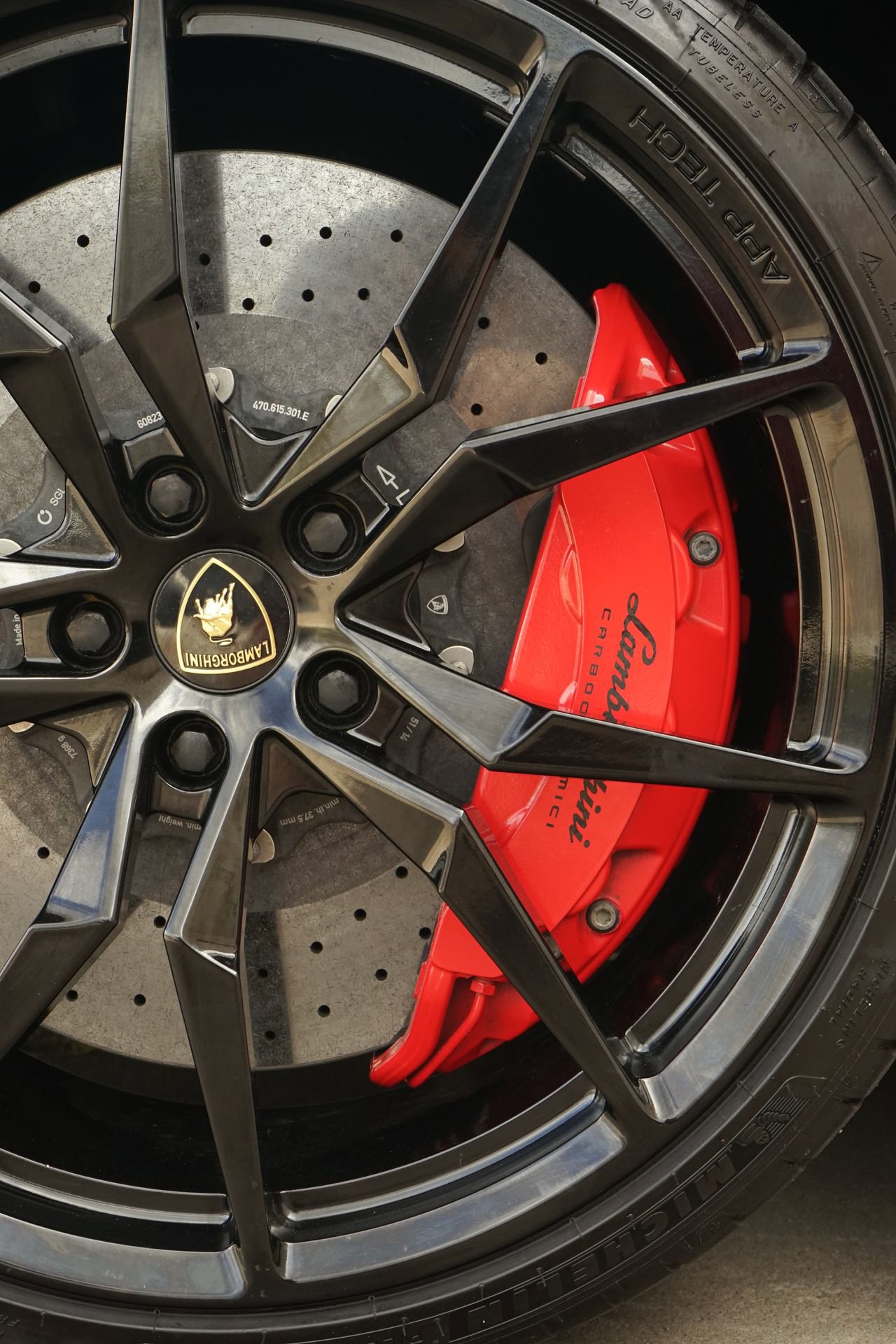 Used 2015 Lamborghini Aventador LP 700-4 image 40