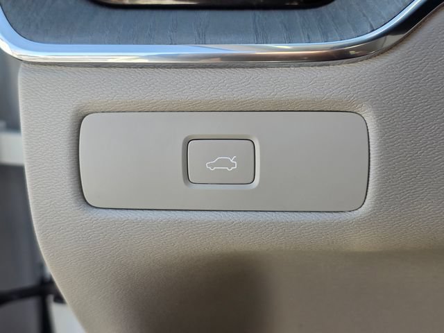 Used 2023 Volvo XC60 B5 Plus AWD/4WD image 43