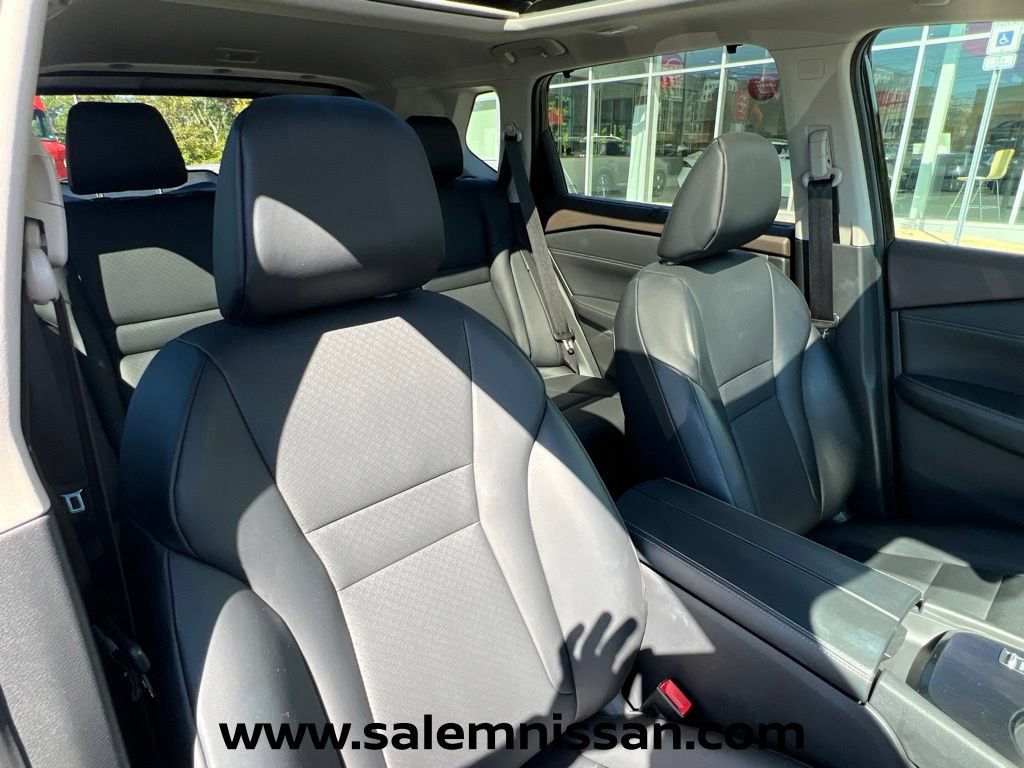 Used 2023 Nissan Rogue SV w/ SV Premium B Package FWD image 24