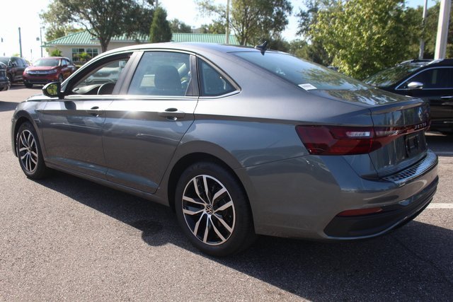 New 2025 Volkswagen Jetta SE image 5