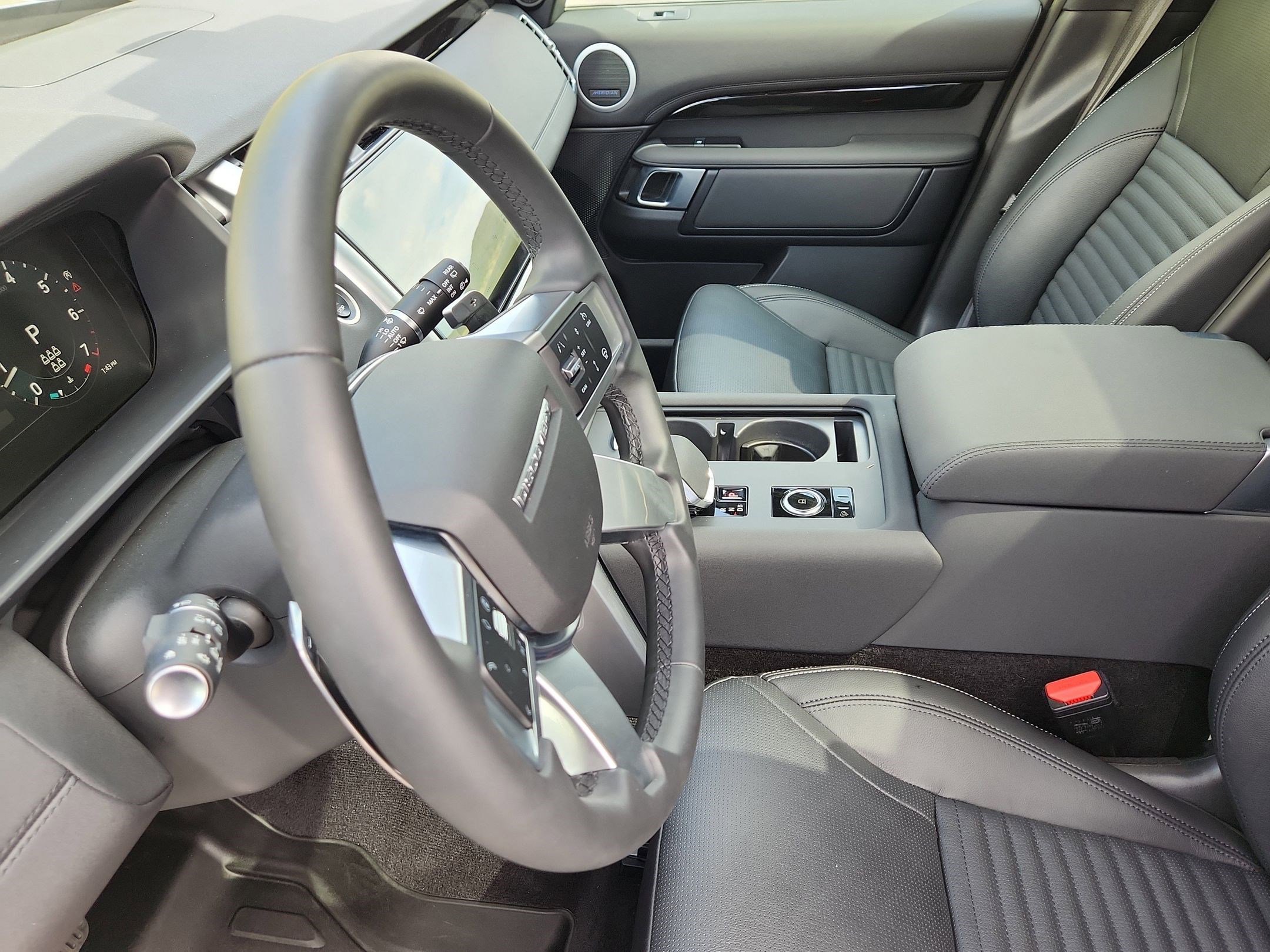 Certified 2025 Land Rover Discovery S image 22