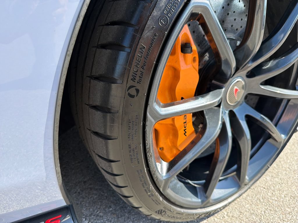 Used 2018 McLaren 570S Spider RWD image 16
