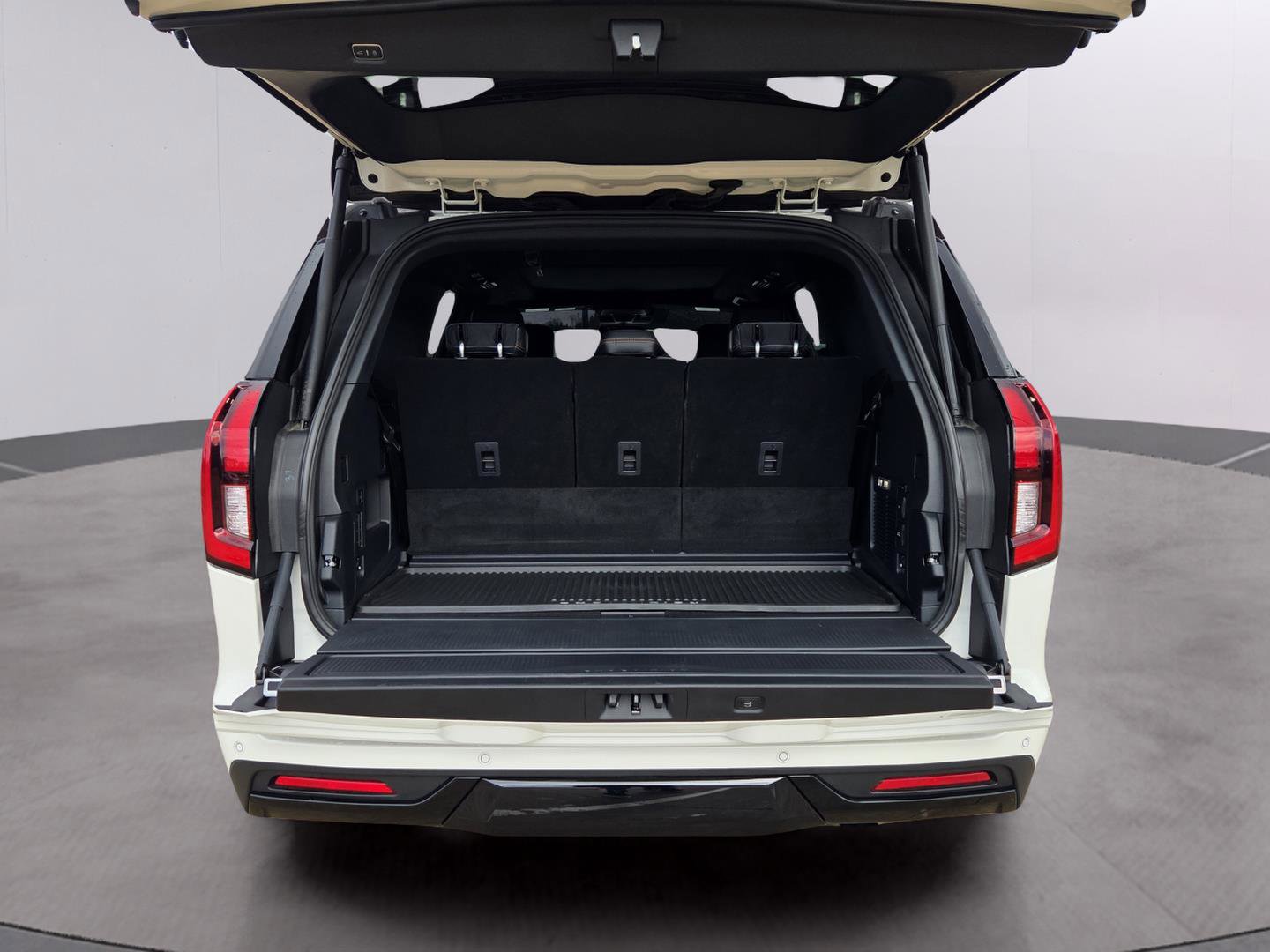 Used 2025 Ford Expedition Tremor image 9