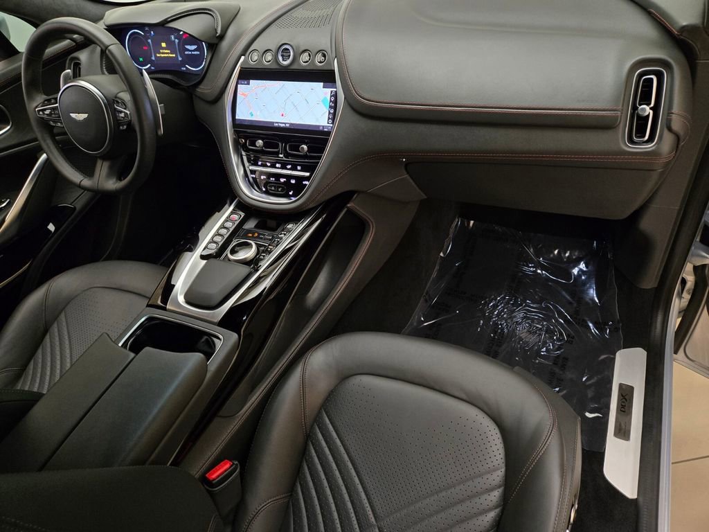 Used 2024 Aston Martin DBX image 27