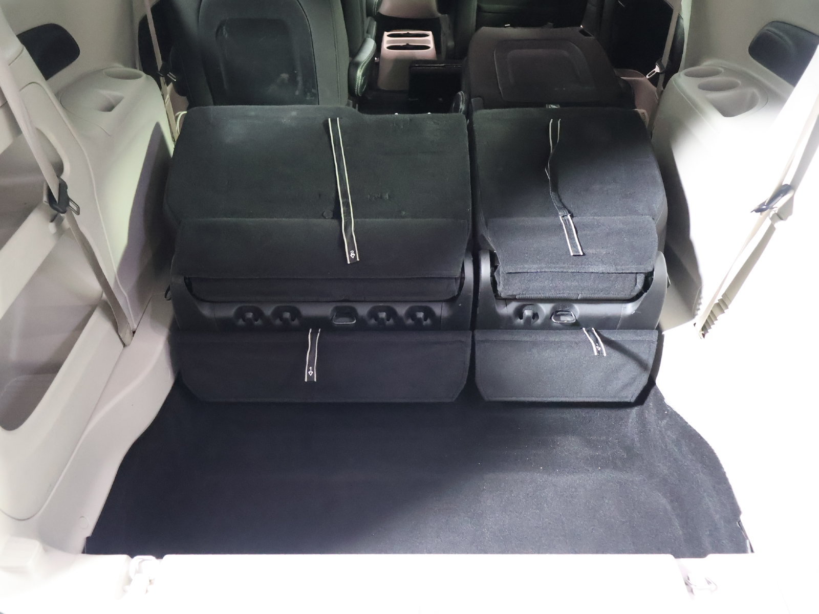 Used 2023 Chrysler Voyager LX FWD image 12