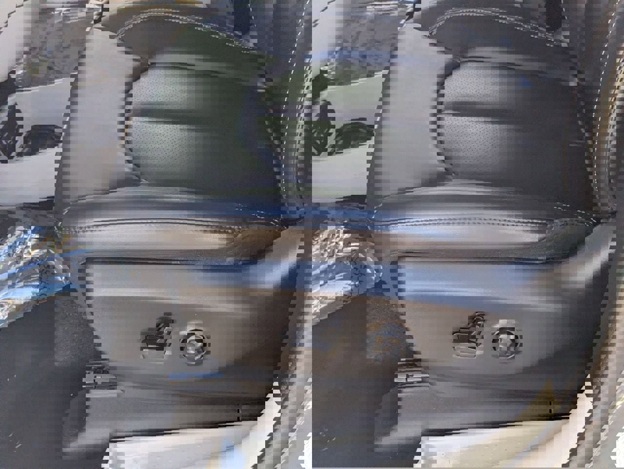 Used 2023 Chrysler Pacifica Touring-L FWD image 16