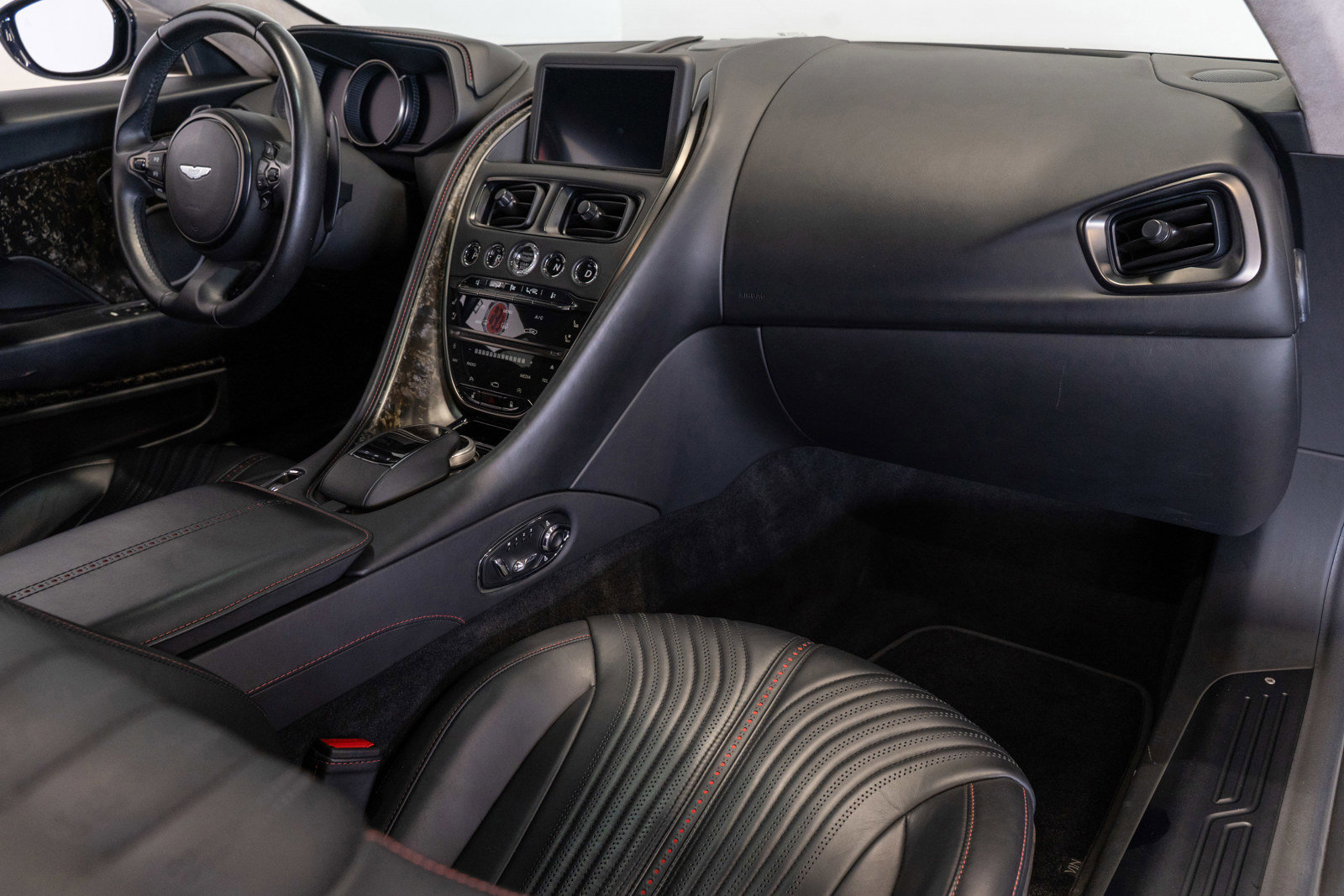 Used 2018 Aston Martin DB11 V12 RWD image 14