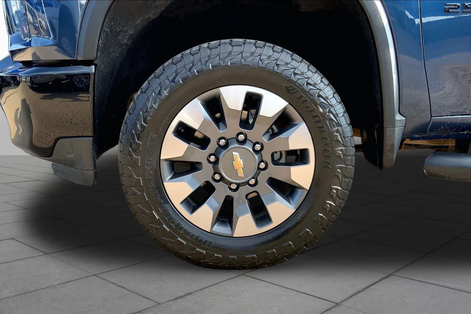 Used 2021 Chevrolet Silverado 2500 Custom w/ Custom Value Package AWD/4WD image 11