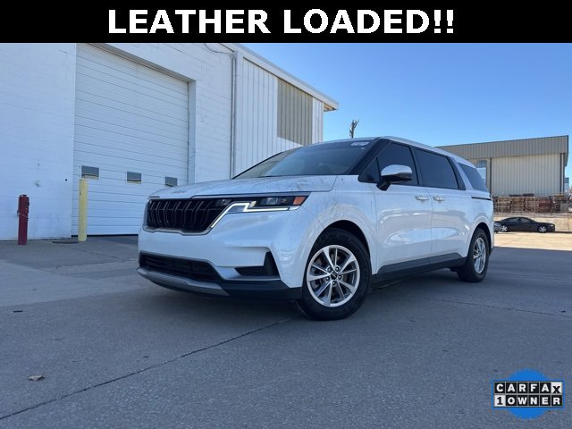 Used 2024 Kia Carnival LX image 3