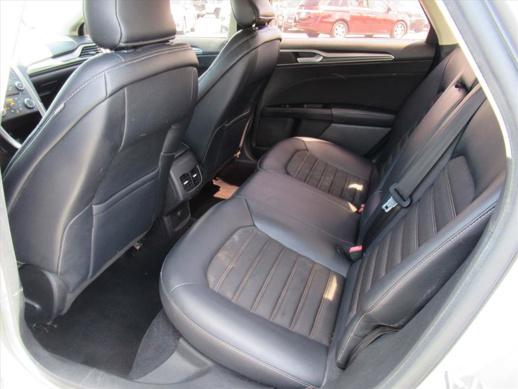 Used 2017 Ford Fusion SE w/ Equipment Group 601A image 28