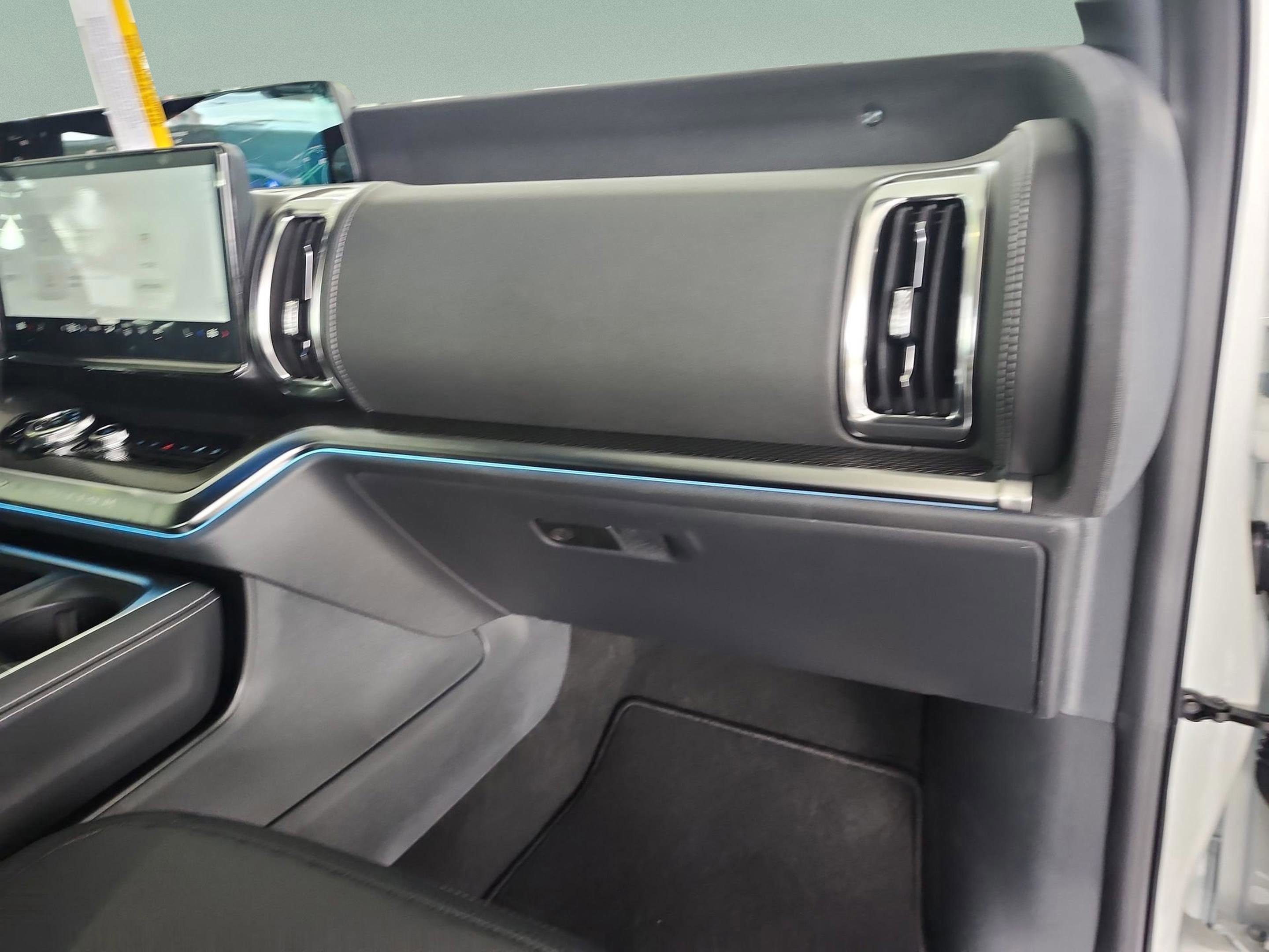 New 2025 Ford Expedition Platinum w/ Stealth Performance Package AWD/4WD image 19