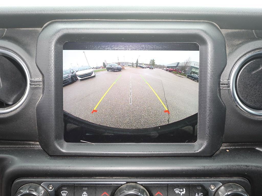 Used 2023 Jeep Wrangler Sahara w/ Cold Weather Group image 17