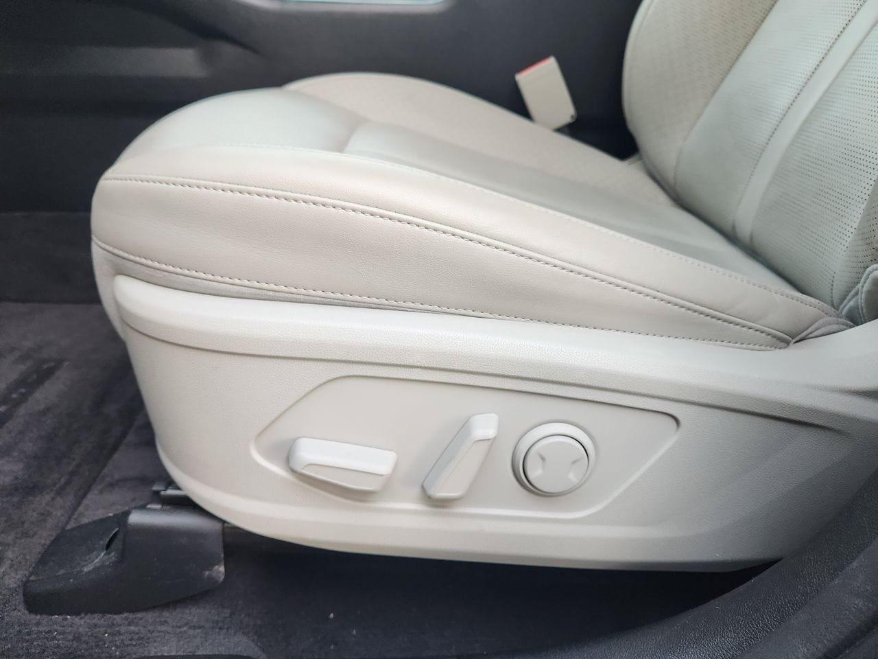 Used 2025 Kia Sorento S FWD image 23