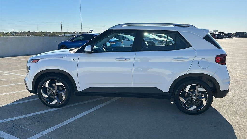 Used 2025 Hyundai Venue SEL image 10
