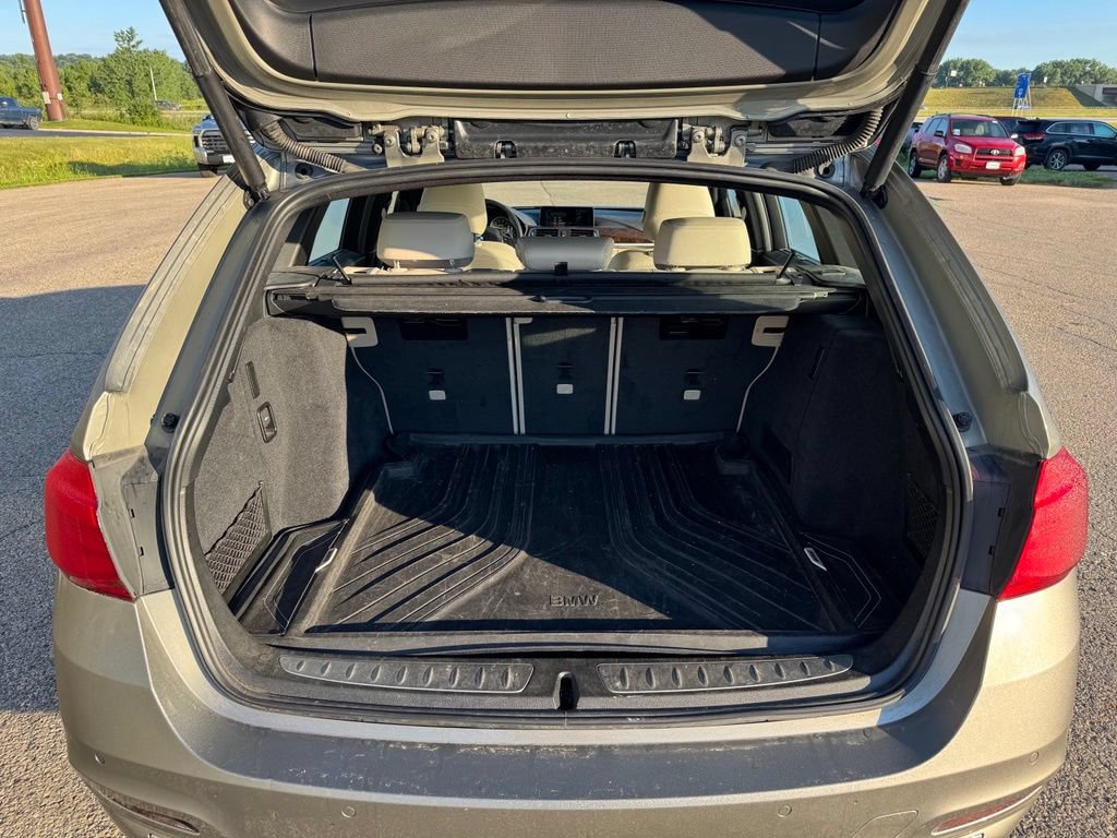 Used 2017 BMW 330i xDrive Wagon AWD/4WD image 16