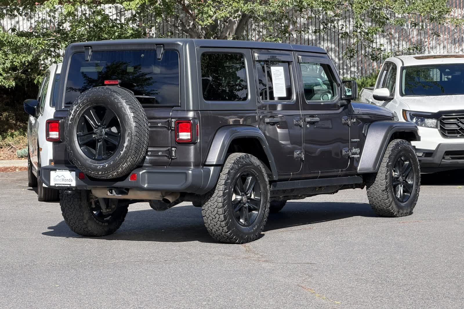 Used 2020 Jeep Wrangler Unlimited Sahara AWD/4WD video 2