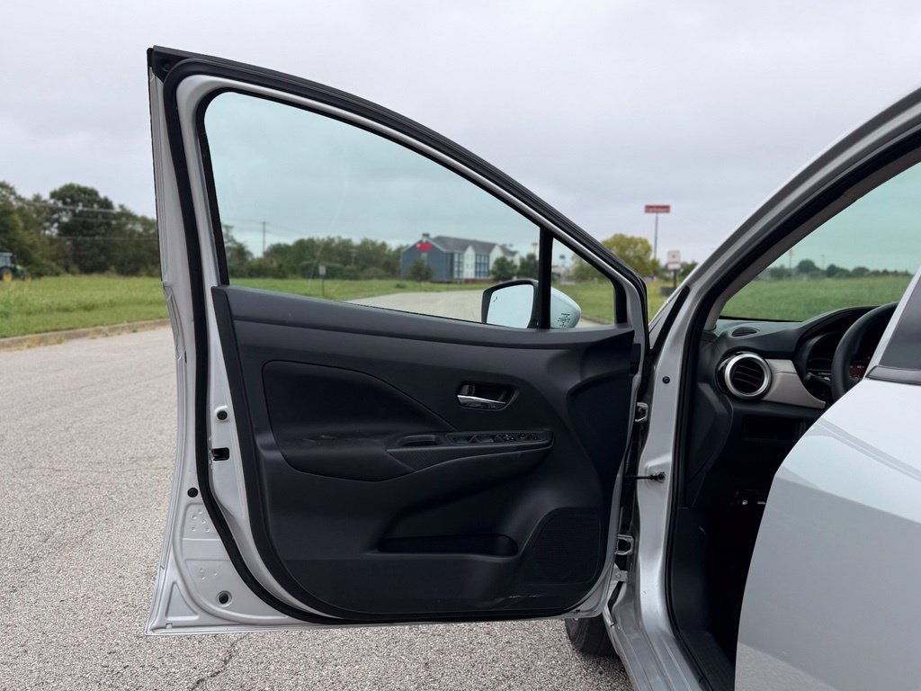 Used 2021 Nissan Versa SV FWD image 27