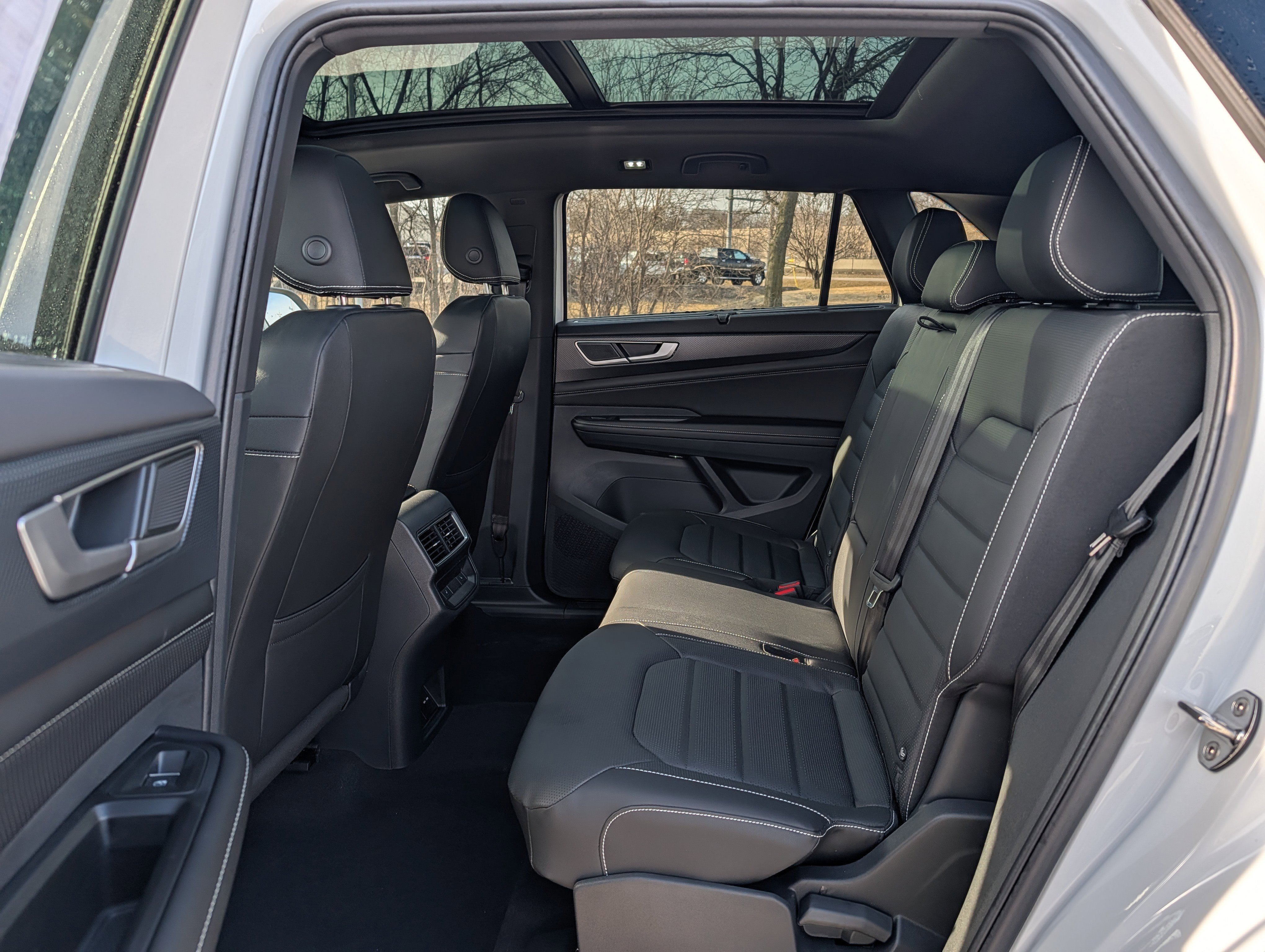 New 2026 Volkswagen Atlas Cross Sport SEL R-Line image 6