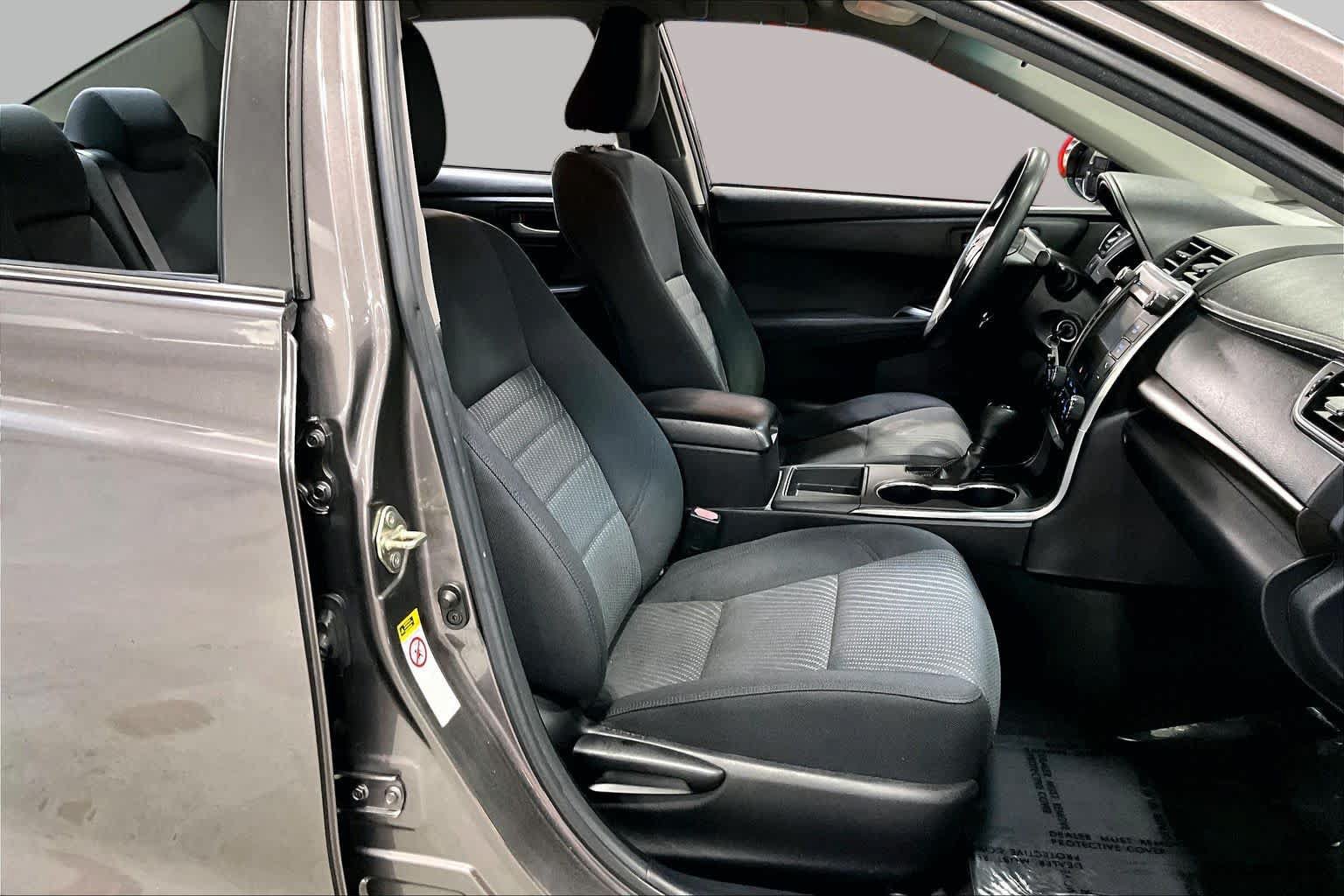 Used 2015 Toyota Camry LE FWD image 8
