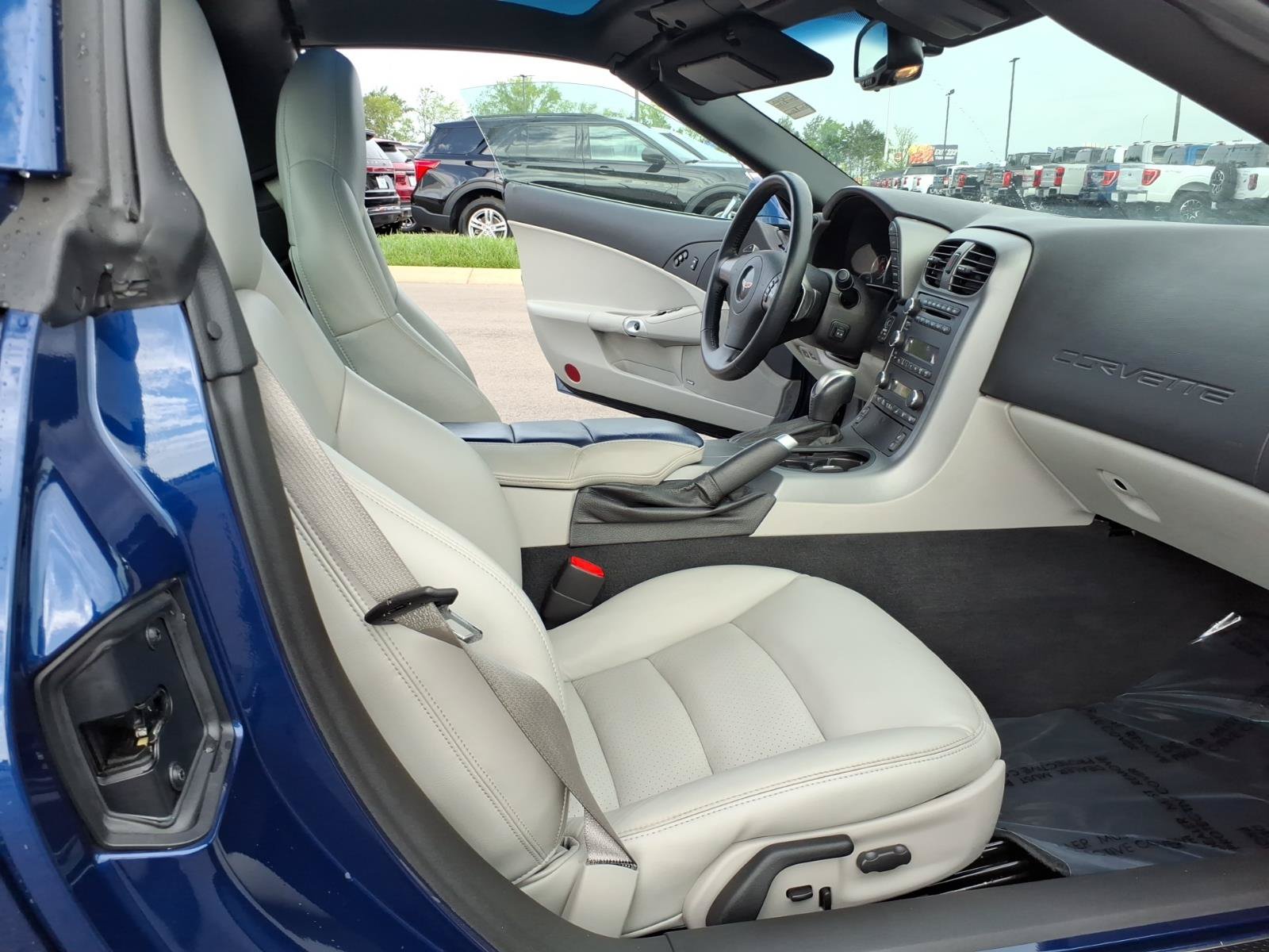 Used 2007 Chevrolet Corvette Coupe w/ Preferred Equipment Group RWD image 14