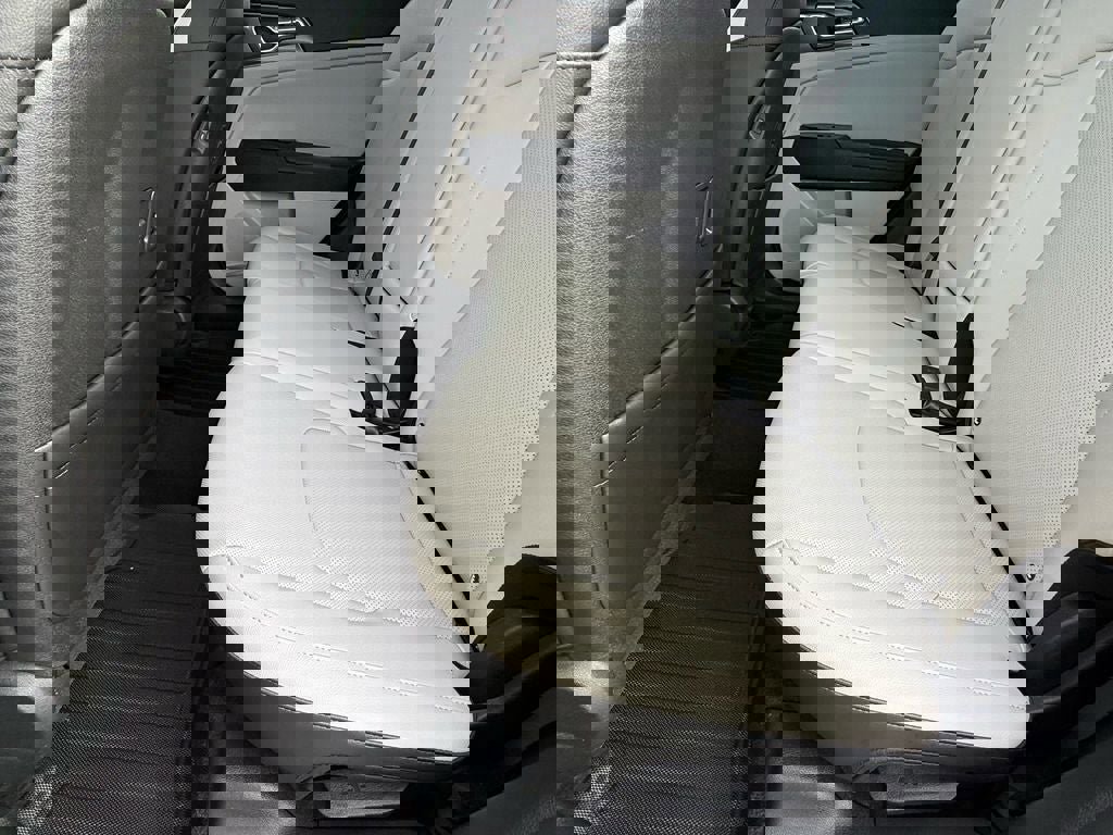 Used 2025 Kia Sportage EX w/ Premium Package image 13