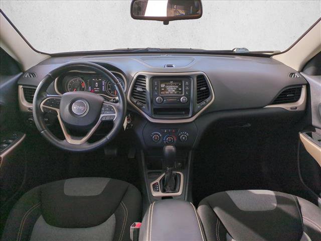 Used 2018 Jeep Cherokee Latitude w/ Altitude Package FWD image 17