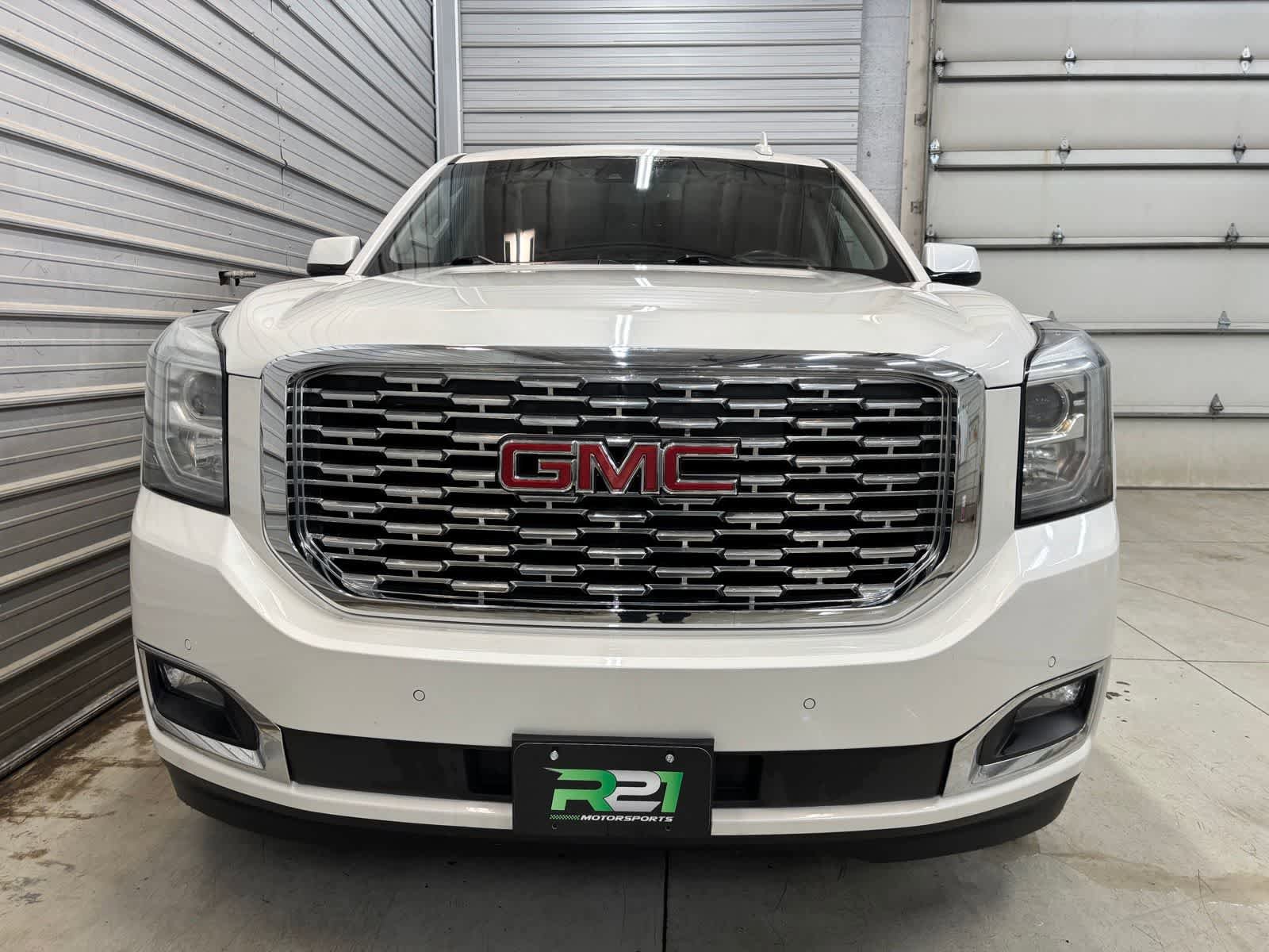 Used 2019 GMC Yukon XL Denali w/ Denali Ultimate Package AWD/4WD image 2