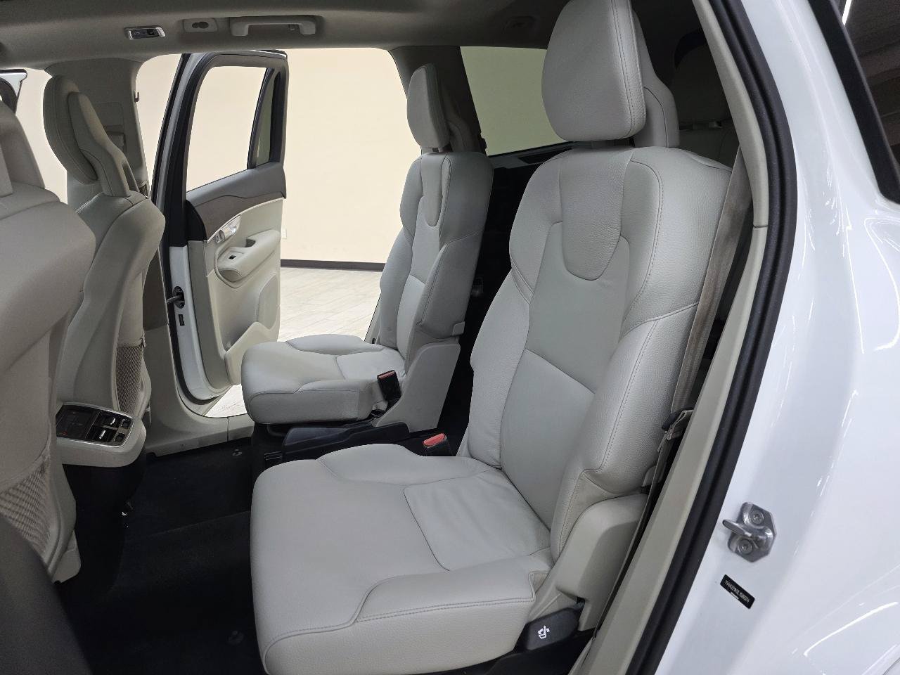 Used 2020 Volvo XC90 T6 Momentum w/ Protection Package Premier AWD/4WD image 26